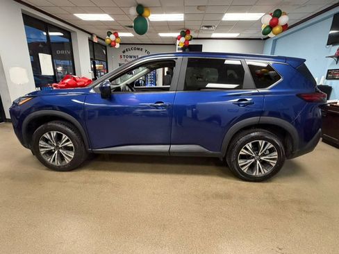 Used 2023 Nissan Rogue SV image 8