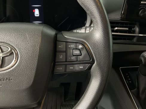 Used 2023 Toyota Sienna LE AWD/4WD image 23