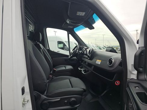 New 2025 Mercedes-Benz Sprinter 2500 image 18