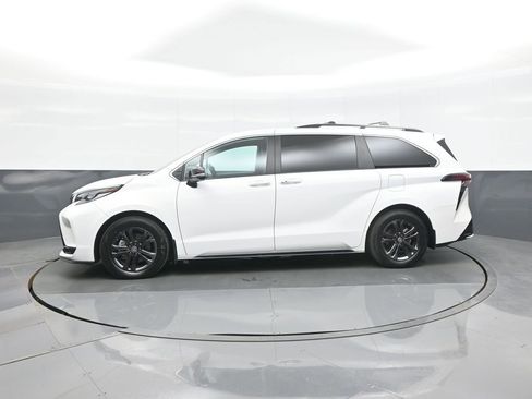 Certified 2024 Toyota Sienna XSE w/ XSE Premium Package image 6