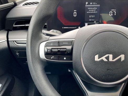 Used 2025 Kia K5 LXS FWD image 17