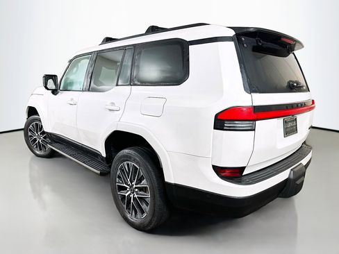 Used 2024 Lexus GX 550 w/ Accessory Package (2T) image 5