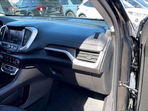 Used 2024 GMC Terrain SLE image 19