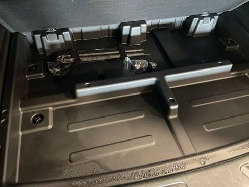 Used 2023 Chevrolet Suburban LS image 44