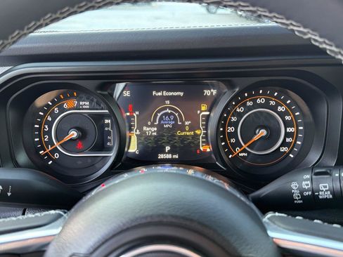 Used 2025 Jeep Wrangler Unlimited Sahara w/ Safety Group AWD/4WD image 26