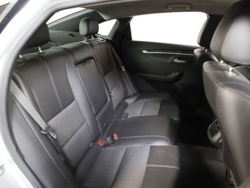 Used 2016 Chevrolet Impala LT w/ Convenience Package FWD image 9