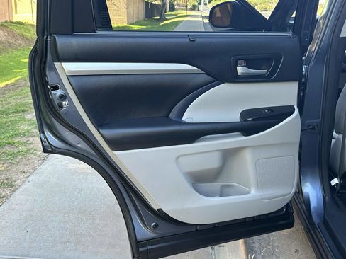 Used 2015 Toyota Highlander XLE FWD image 45
