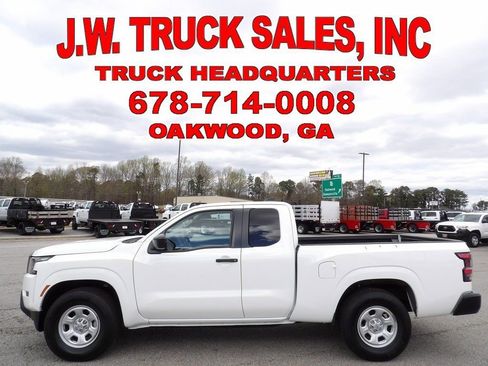 Used 2022 Nissan Frontier S image 2