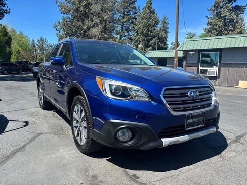 Used 2017 Subaru Outback 2.5i Touring AWD/4WD image 6