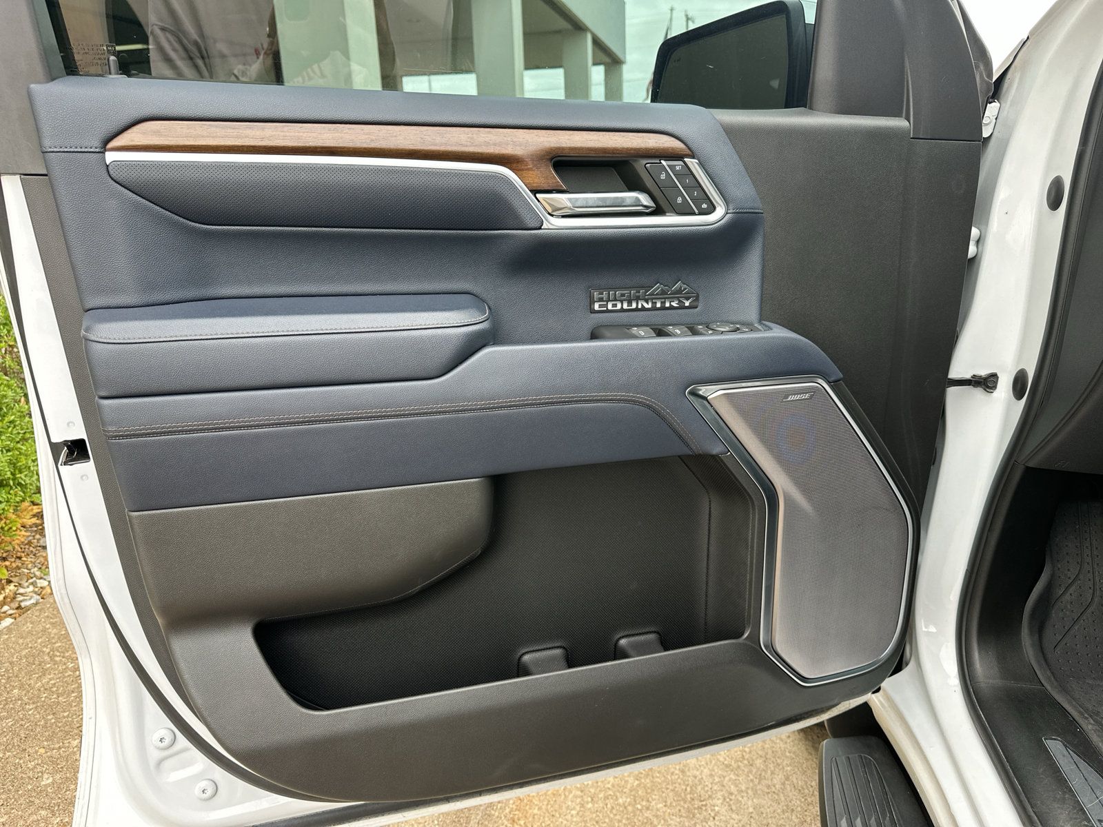 Used 2022 Chevrolet Silverado 1500 High Country w/ High Country Premium Package AWD/4WD image 18