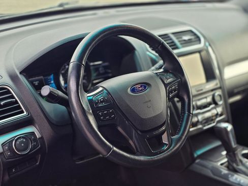 Used 2016 Ford Explorer XLT w/ Equipment Group 202A image 21