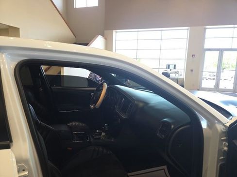 Used 2022 Dodge Charger SRT Hellcat w/ Harman/Kardon Audio Group image 39