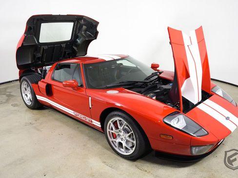 Used 2005 Ford GT image 15