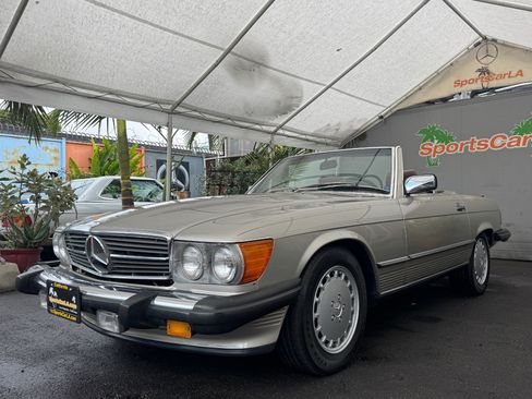Used 1987 Mercedes-Benz 560 SL image 2