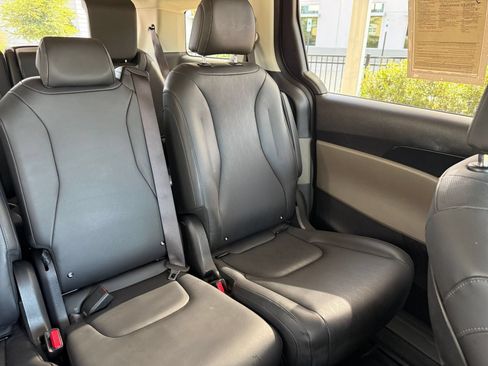 Used 2026 Kia Carnival FWD image 40