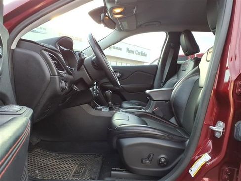 Used 2019 Jeep Cherokee Trailhawk w/ Cold Weather Group image 13