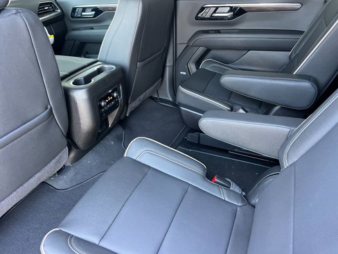 New 2026 Chevrolet Suburban Premier w/ Sun And Tow Package AWD/4WD image 12