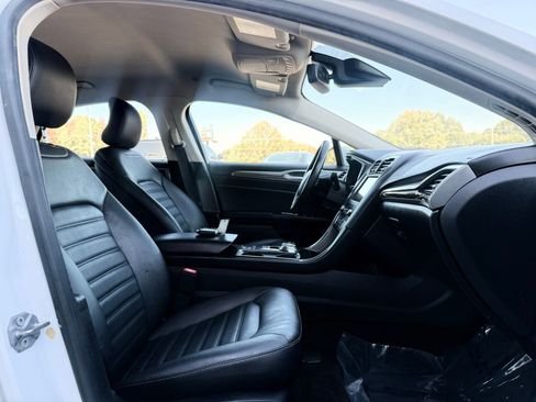 Used 2017 Ford Fusion SE w/ Equipment Group 602A image 21