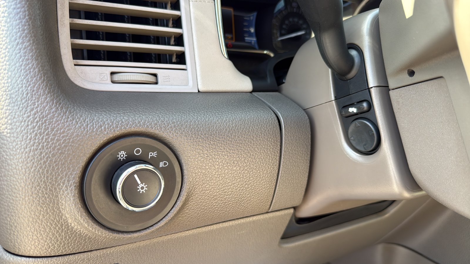 Used 2015 Lincoln Navigator L 2WD image 17