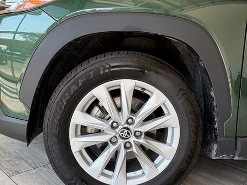 Used 2022 Toyota Corolla Cross LE w/ Moonroof Package AWD/4WD image 11