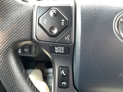 Used 2019 Toyota Tacoma TRD Off-Road image 13