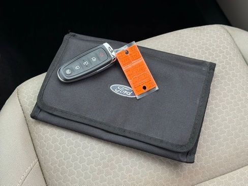 Certified 2019 Ford Escape SE image 5