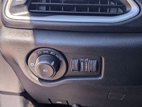 Used 2020 Chrysler Pacifica Touring w/ S Appearance Package FWD image 29