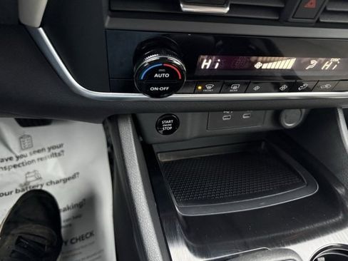 Certified 2025 Nissan Rogue SV image 19