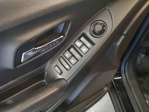 Used 2020 Chevrolet Trax LT w/ LT Convenience Package AWD/4WD image 13