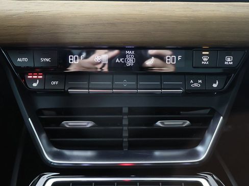 Used 2023 Audi e-tron GT Premium Plus image 47