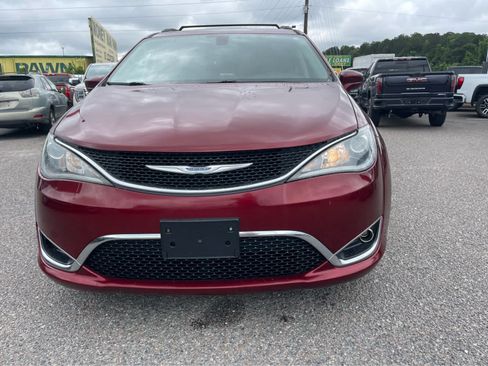 Used 2017 Chrysler Pacifica Touring-L FWD image 2