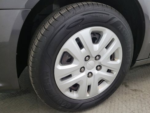 Used 2018 Dodge Grand Caravan SE image 31