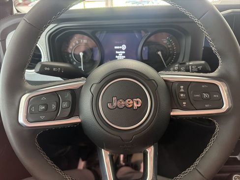 Certified 2025 Jeep Wrangler Unlimited Sahara AWD/4WD image 7
