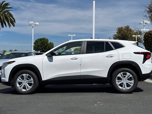 Used 2026 Chevrolet Trax LS FWD image 8