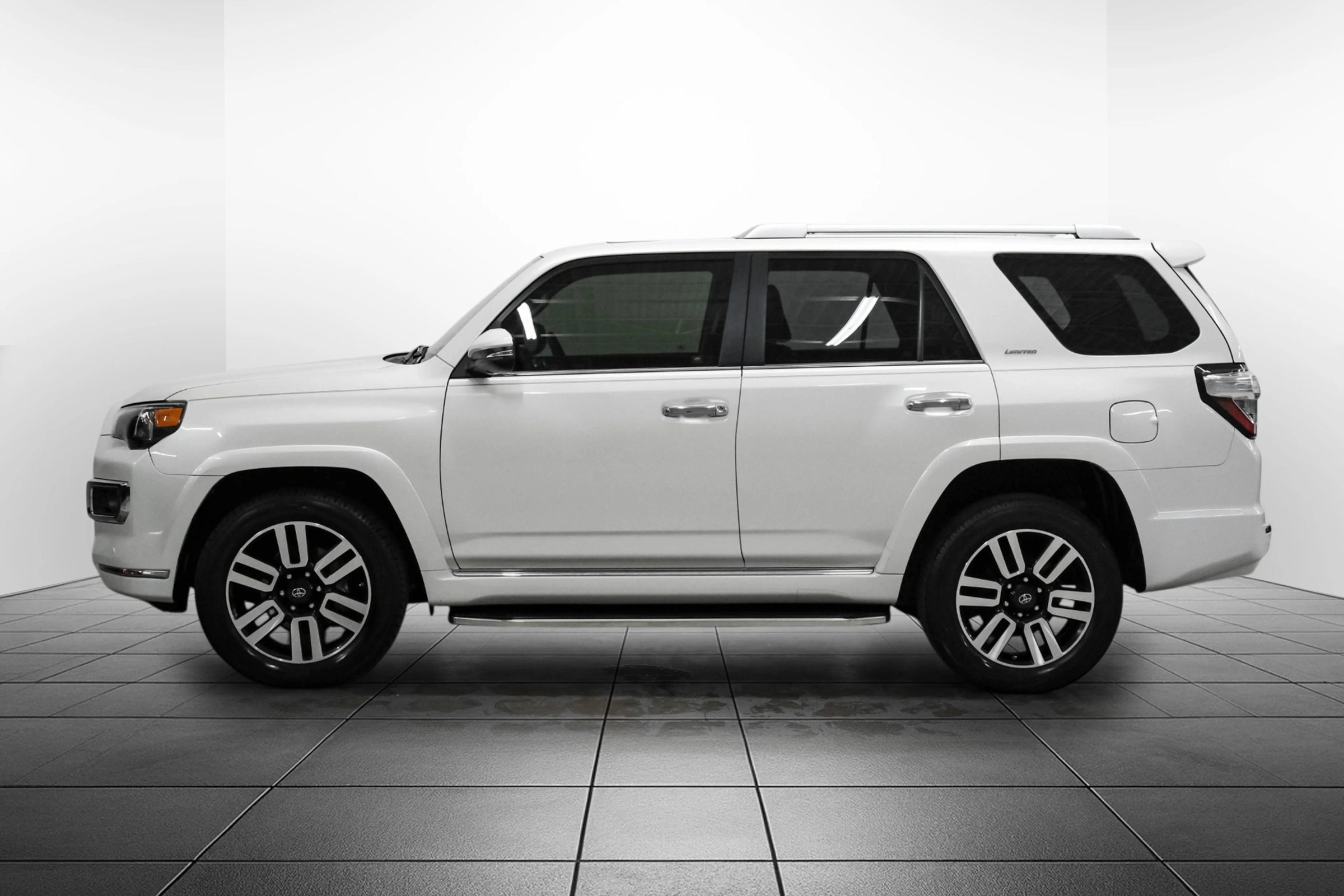 Used 2016 Toyota 4Runner Limited AWD/4WD image 12