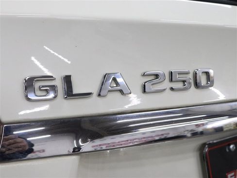 Used 2018 Mercedes-Benz GLA 250 4MATIC image 9