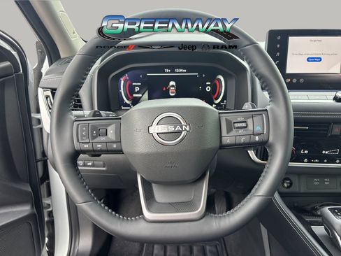 Used 2025 Nissan Rogue Platinum image 11