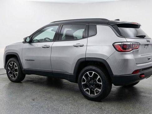 Used 2025 Jeep Compass Trailhawk image 5