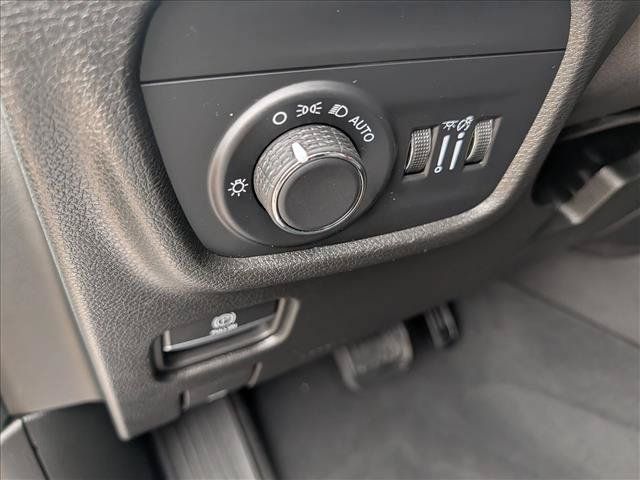 Used 2024 Jeep Grand Cherokee Altitude AWD/4WD image 32