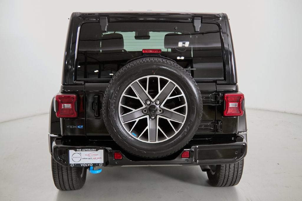 Used 2023 Jeep Wrangler Unlimited Sahara AWD/4WD image 13