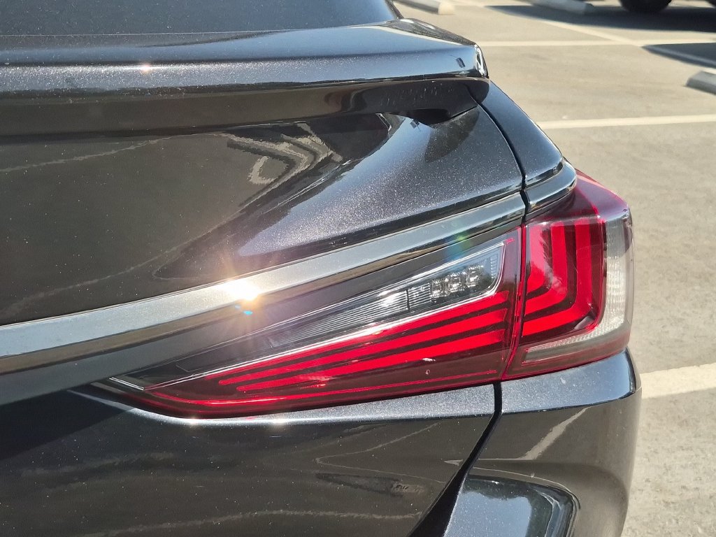 Used 2022 Lexus ES 300h F Sport w/ Accessory Package 2 FWD image 25