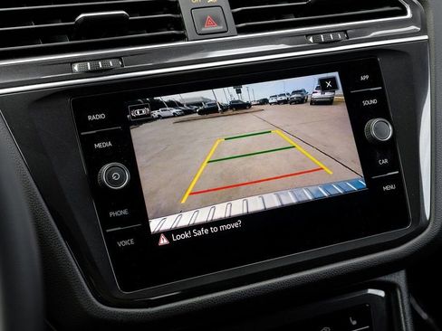 Used 2022 Volkswagen Tiguan SE image 31