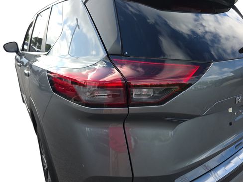 Used 2023 Nissan Rogue SV w/ SV Premium B Package FWD image 32