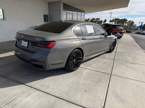 Used 2022 BMW 740i w/ M Sport Package image 3