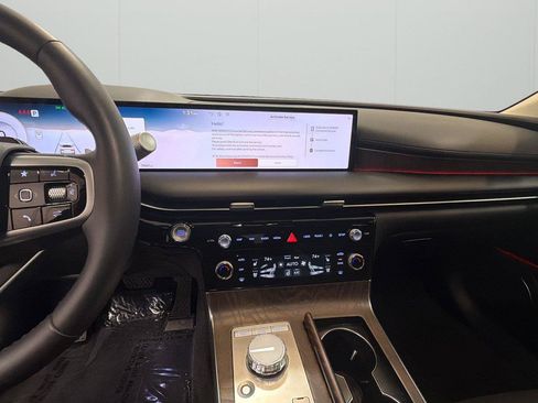Used 2025 Genesis G80 2.5T Advanced AWD/4WD image 17