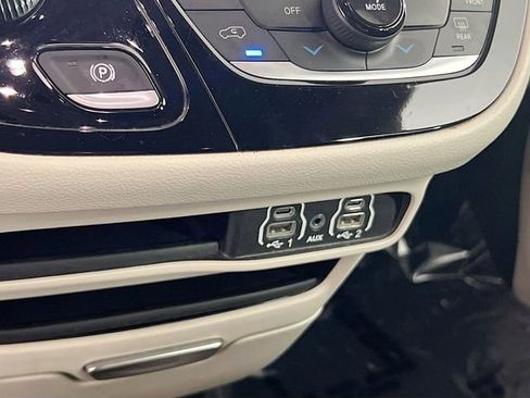 Used 2023 Chrysler Voyager LX FWD image 15