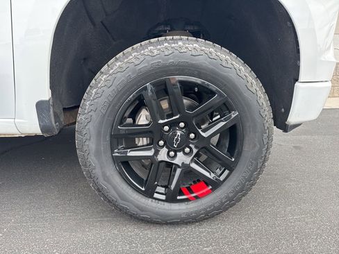 Used 2022 Chevrolet Silverado 1500 RST w/ Redline Edition AWD/4WD image 3