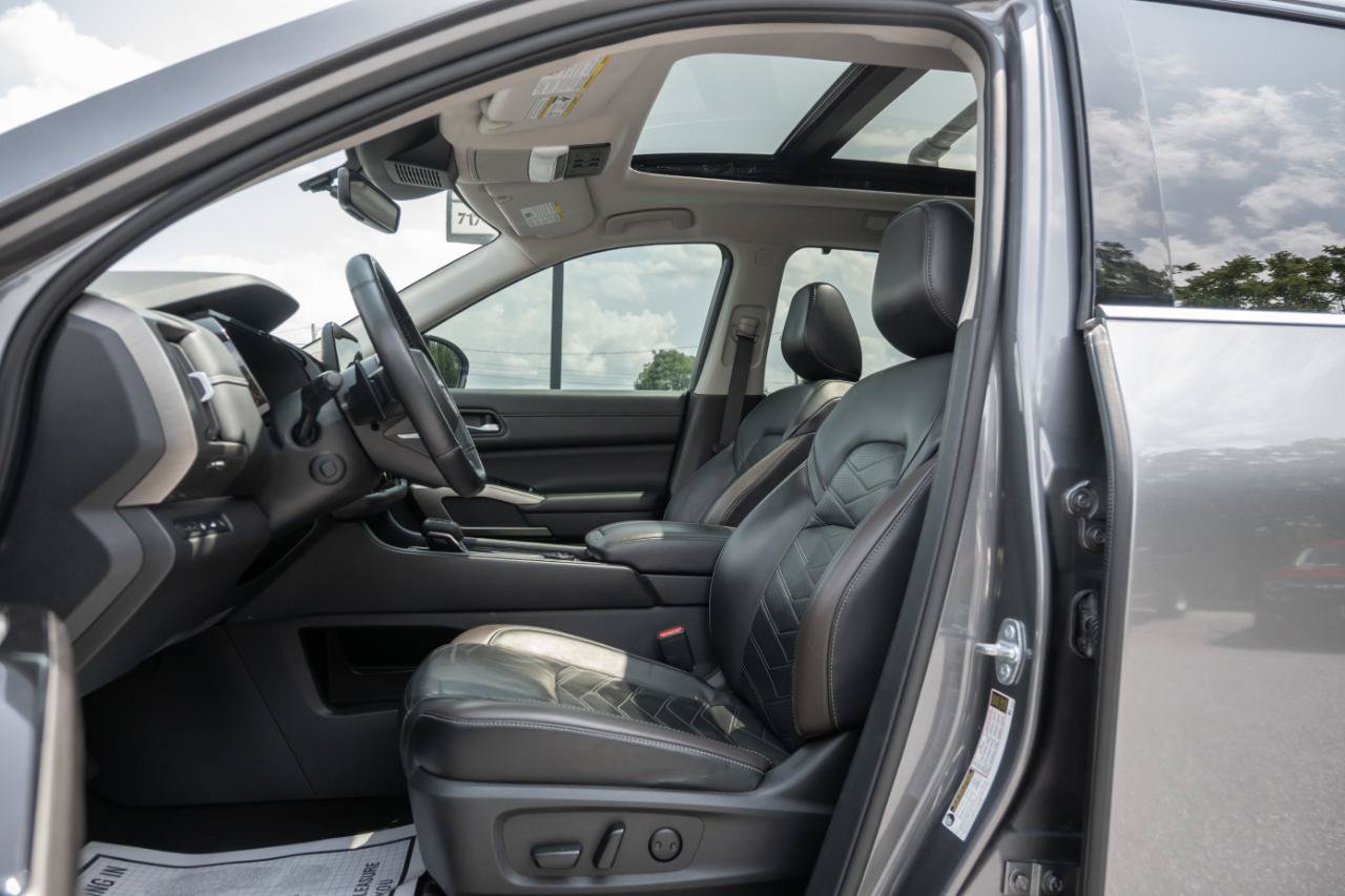 Used 2023 Nissan Pathfinder Platinum AWD/4WD image 14