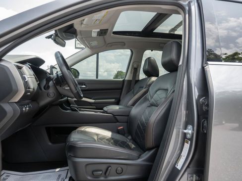 Used 2023 Nissan Pathfinder Platinum AWD/4WD image 14