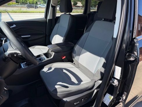 Used 2017 Ford Escape SE w/ Equipment Group 201A FWD image 22